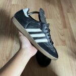 Adidas Samba Classic - 44 Used)